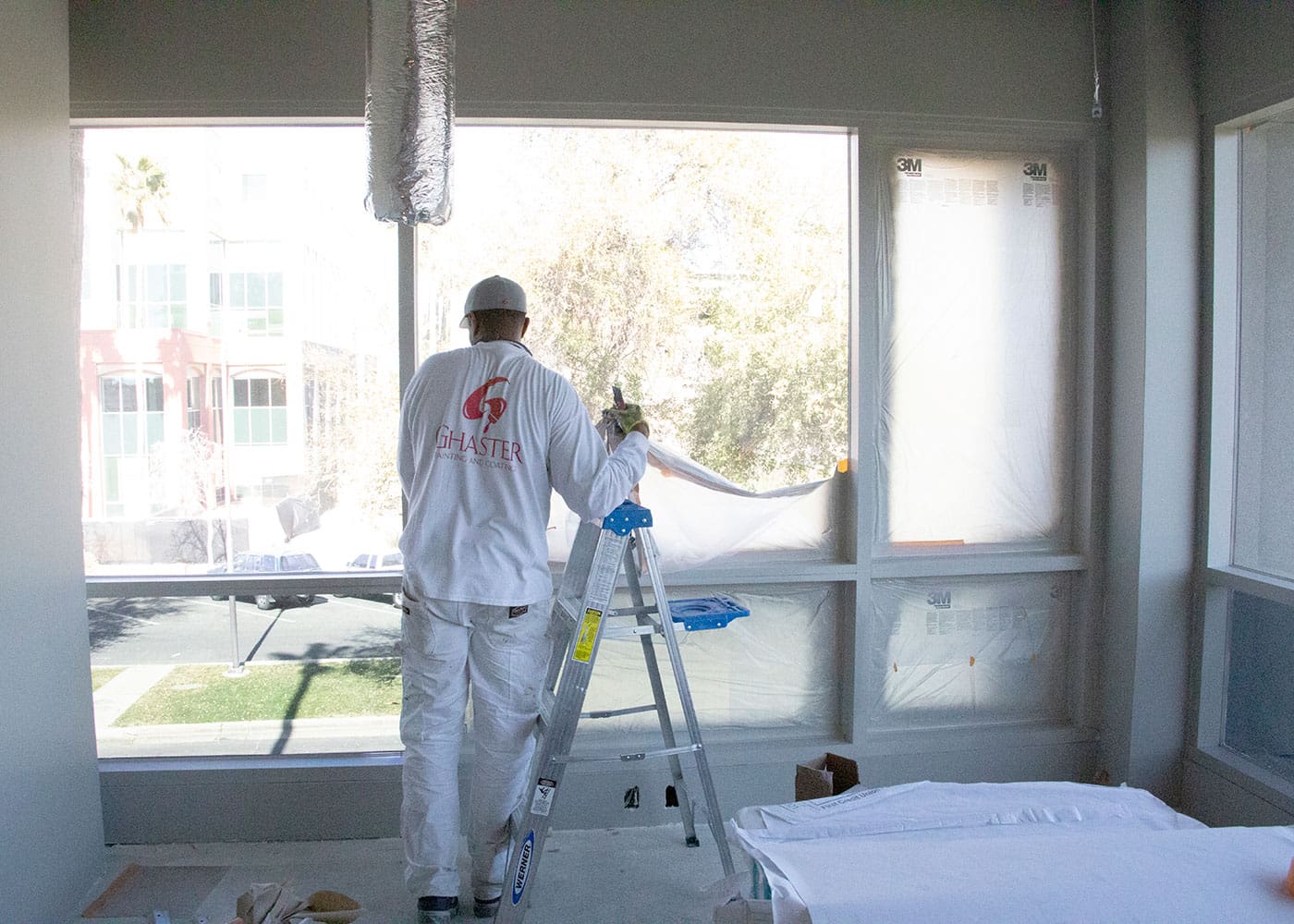 How a Professional Painter Prepares a Room